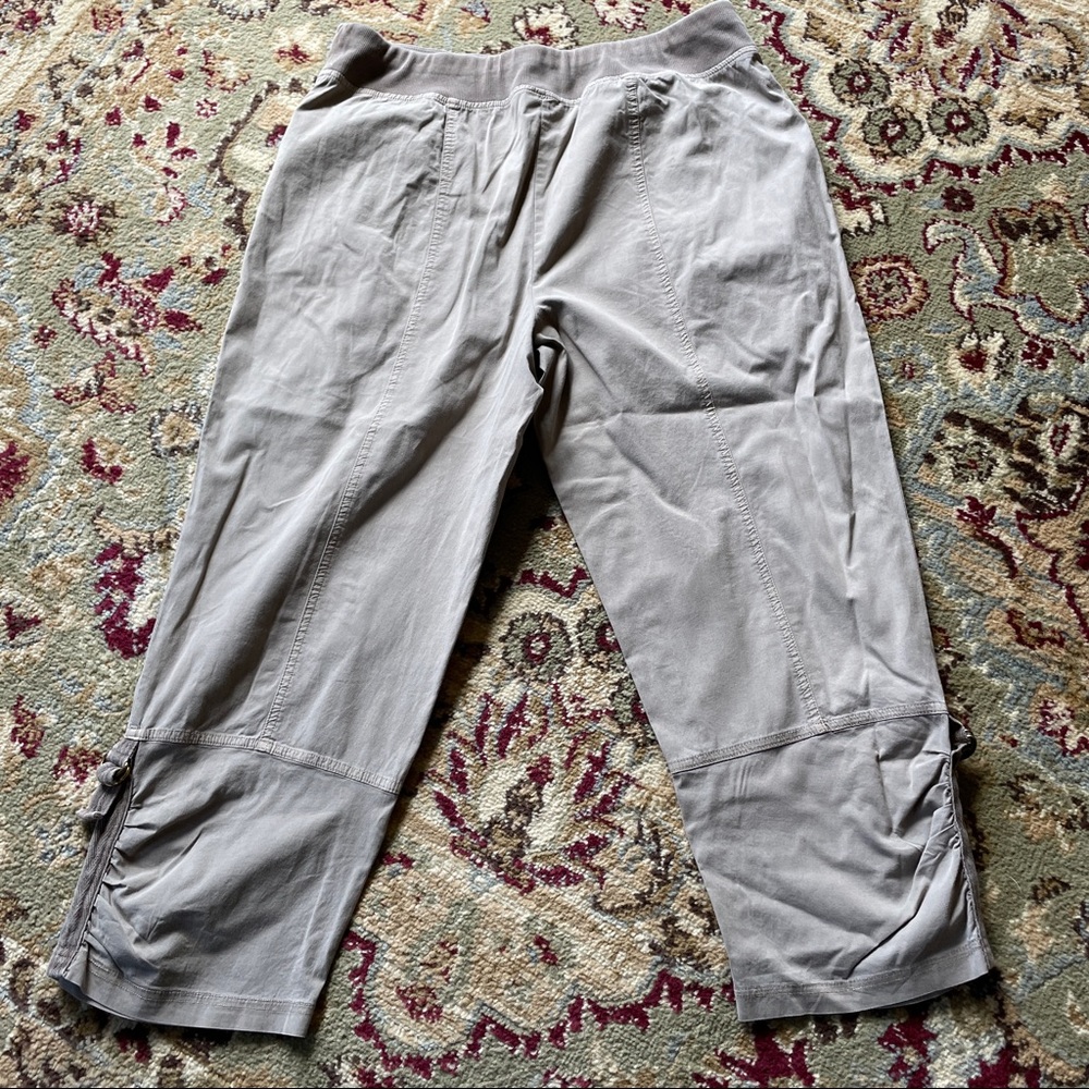 Chico’s Zenergy cropped pants in size XS (.5) - Picture 9 of 10